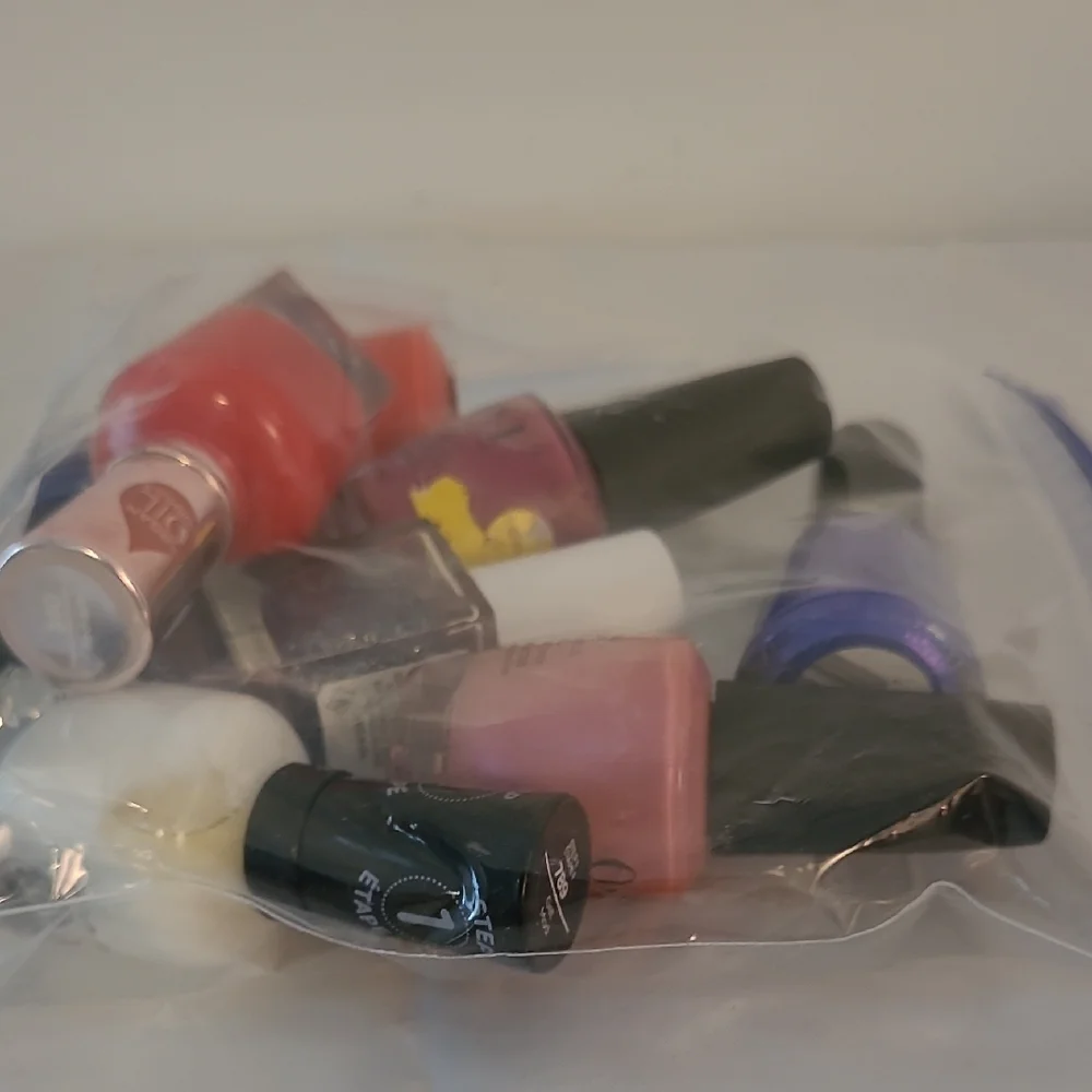 OPI Vibrant Press-On Nails Set